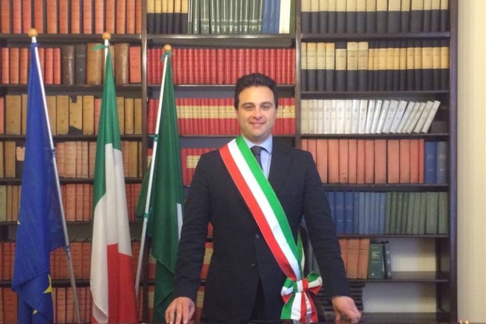 "Troppi migranti", sindaco PD in sciopero della fame