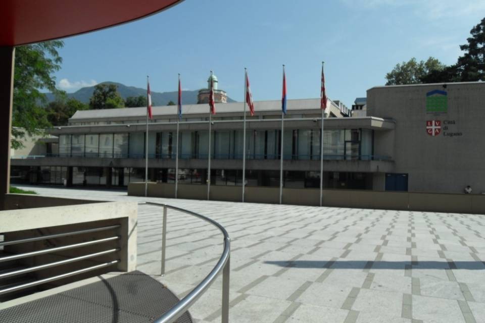In cento al congresso comunista