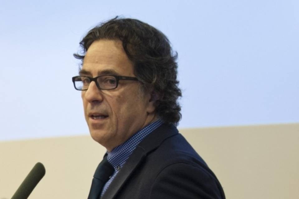 Prima i nostri, "partorite misure inapplicabili"