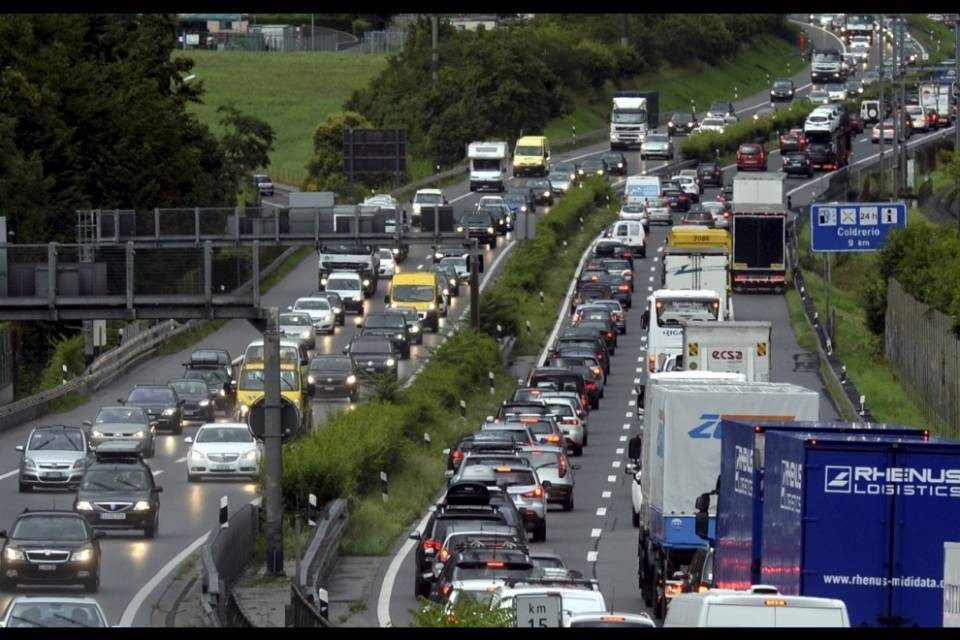 A2 a tre corsie, pubblicato il bando di concorso