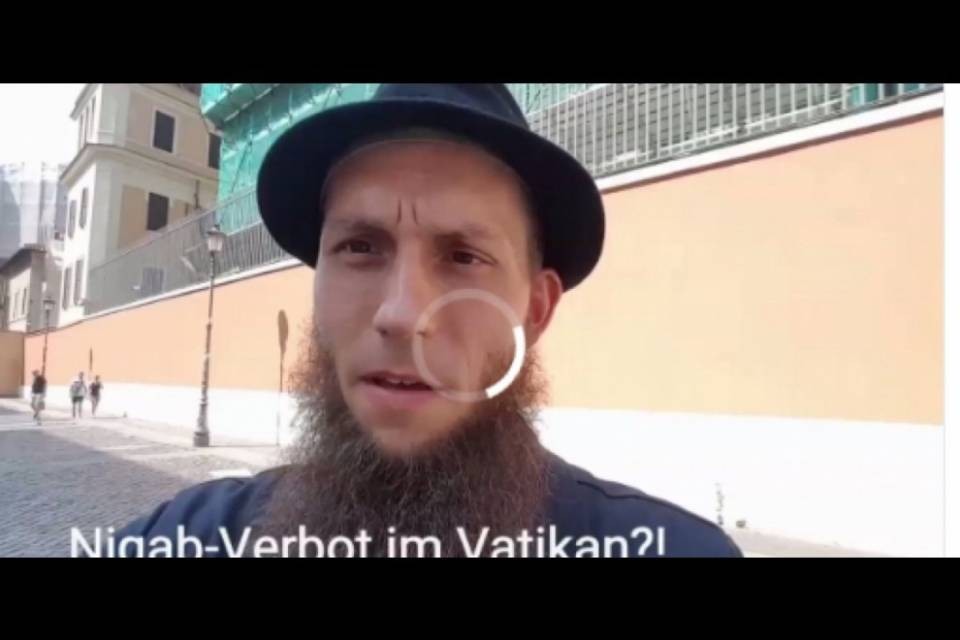 Vacanze romane indigeste per Qaasim Illi: interviene la Polizia?