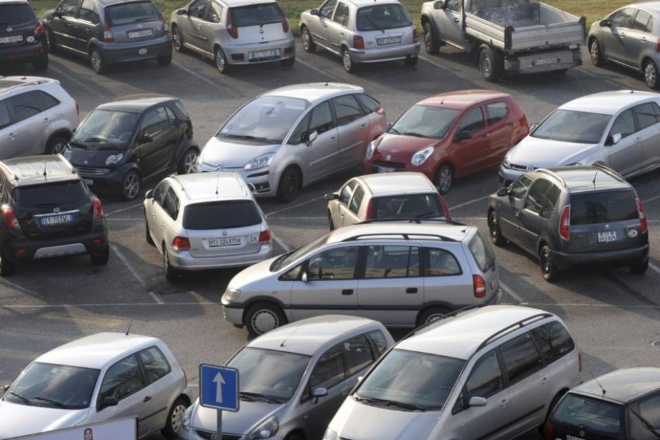 Oltre 20'000 firme contro la tassa di collegamento