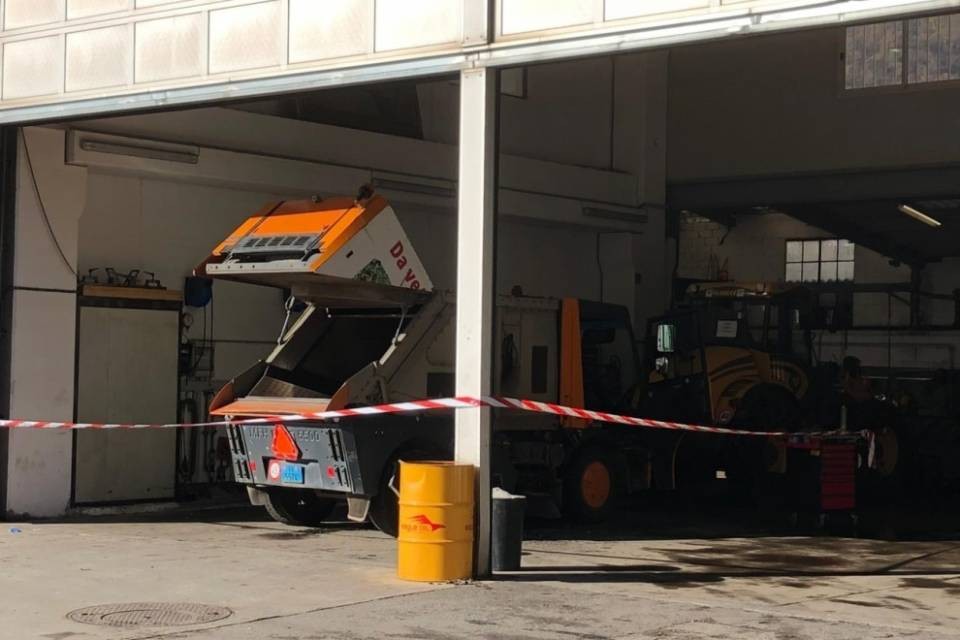 Operaio schiacciato da un cassone a Lamone, è grave