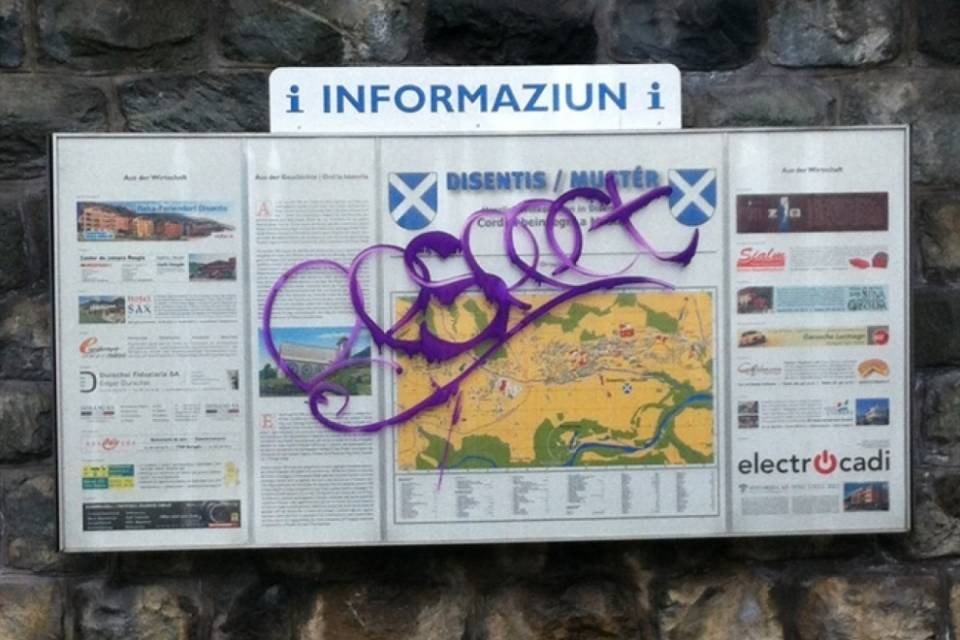 Tre giovani vandali a Disentis