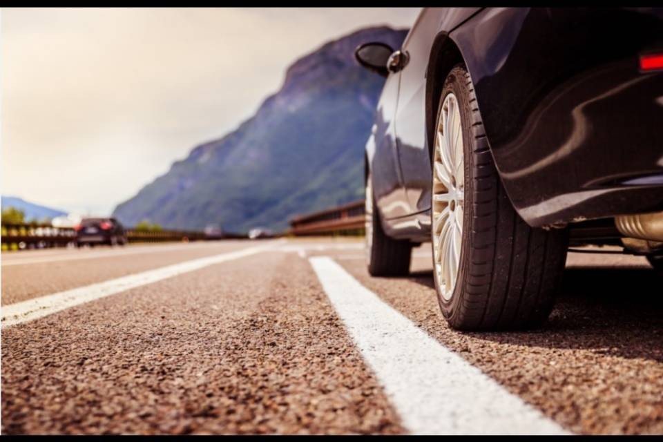 Corsie di emergenza per le auto condivise?