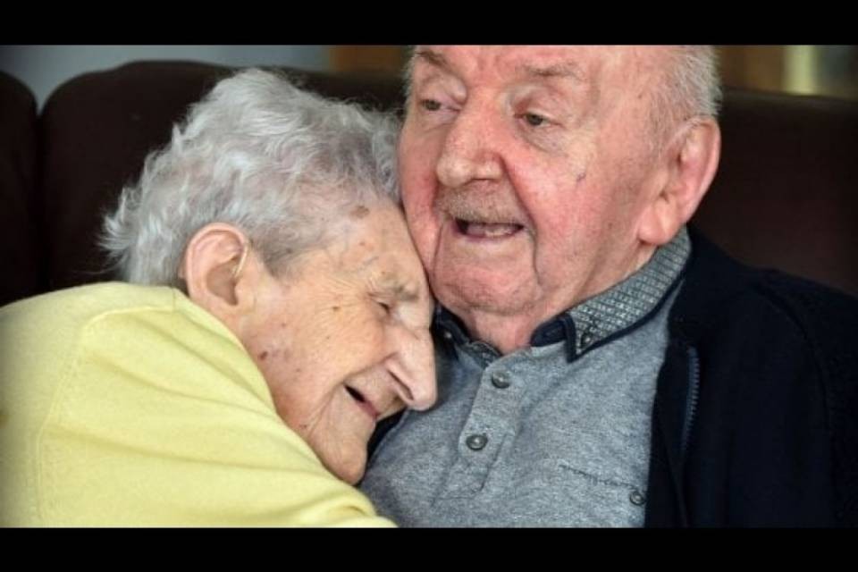 Madre 98enne va in ospizio per stare col figlio 80enne