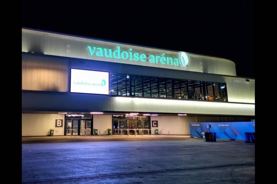 Crolla una parte del controsoffitto alla Vaudoise Arena