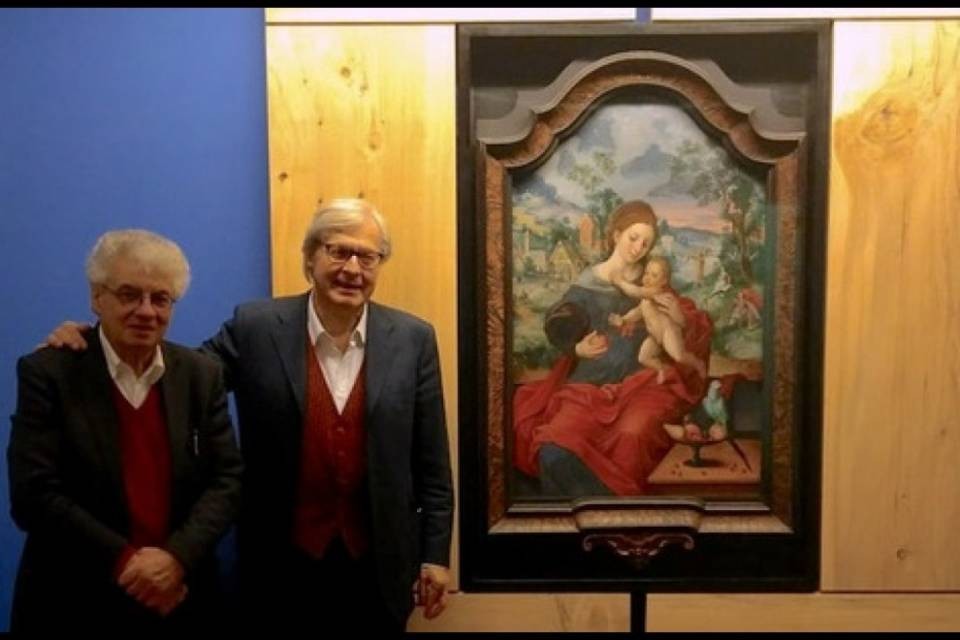 Sgarbi visita la mostra dedicata alla Madonnina del Bigorio