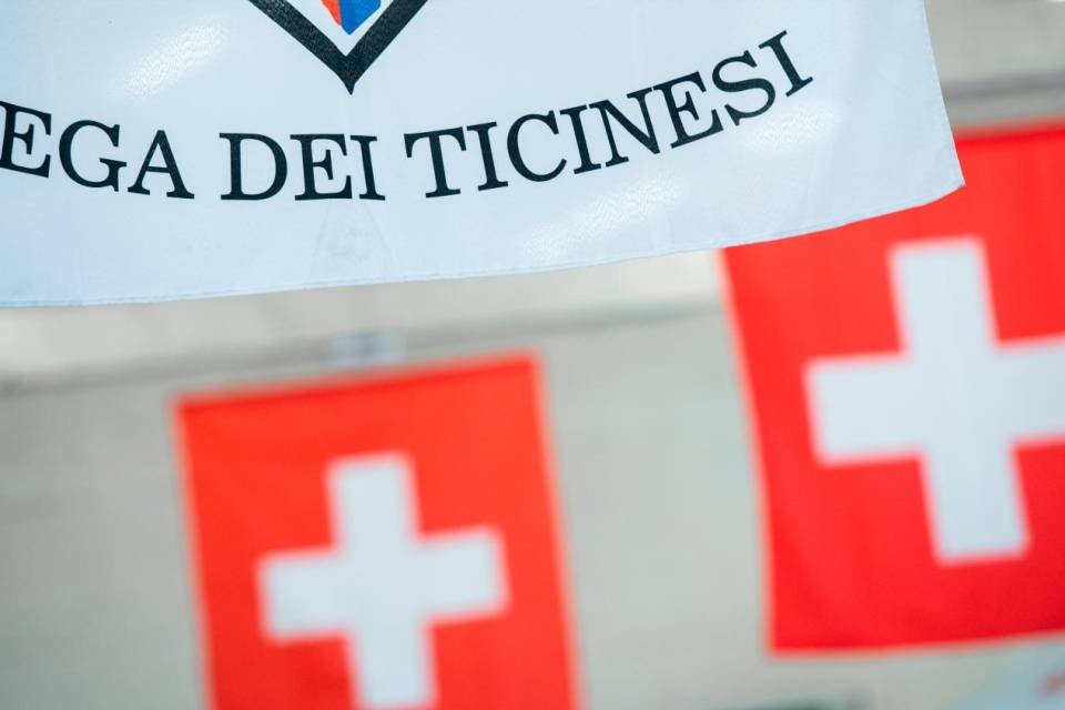 Lugano, 2 febbraio 2020 - Festa Lega dei ticinesi e presentazione dei candidati alle elezioni comunali 2020. Le bandiere della Lega e della Svizzera. © CdT/Gabriele Putzu
