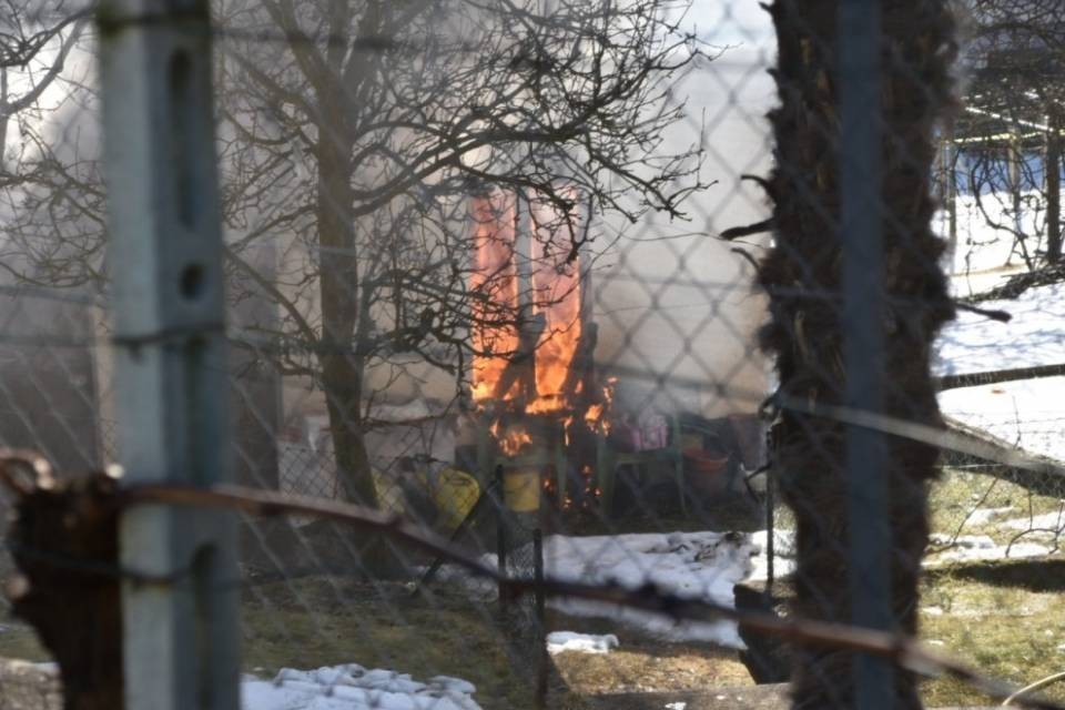Incendio a Lumino: distrutto un magazzino