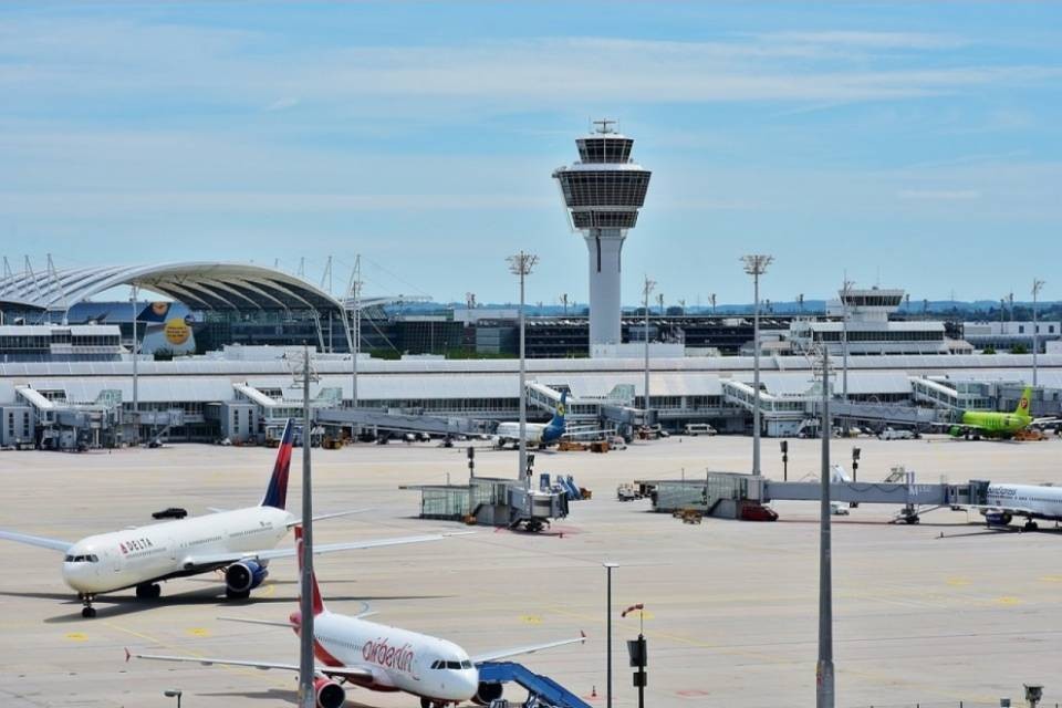 "Flybair" in arrivo all'aereoporto di Berna