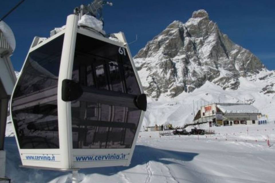 Funivia bloccata a Cervinia, tutti in salvo