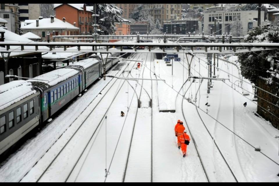 Neve, disagi anche sulla rete ferroviaria