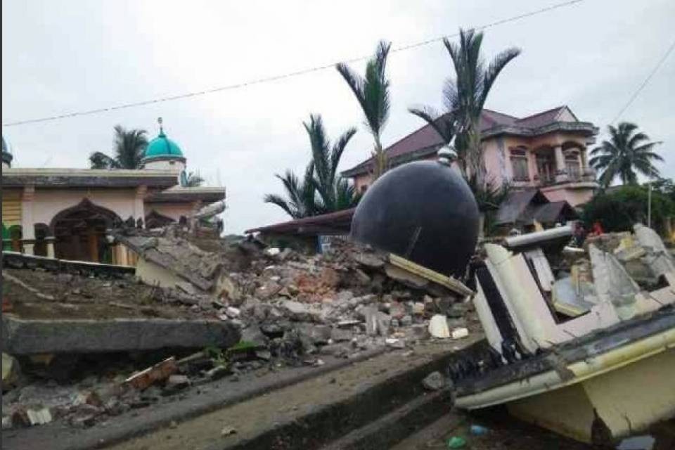 Torna la paura a Sumatra, quasi 100 morti
