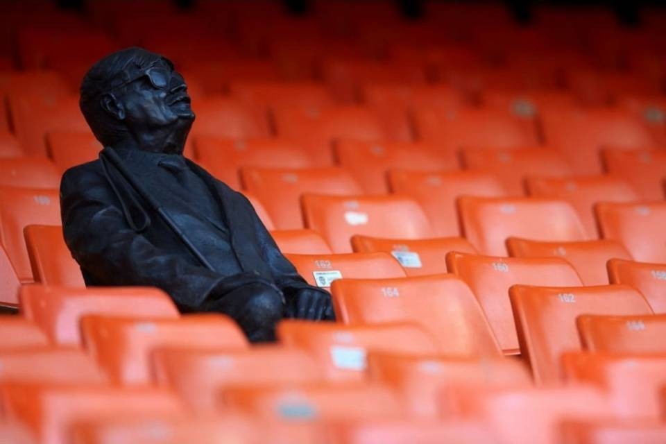 Tifoso cieco muore e il Valencia gli fa una statua