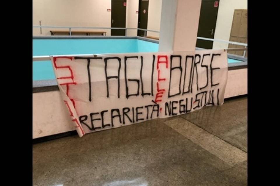 "Cifre nere, studenti… in rosso!"