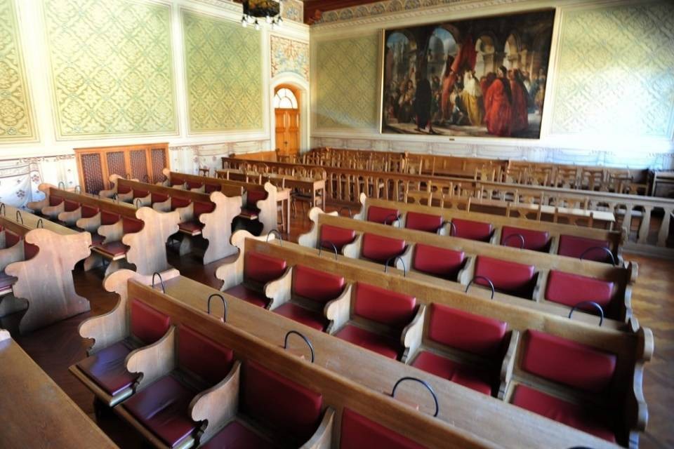 "No, non siamo in Italia e non facciamo leggi ad personam"