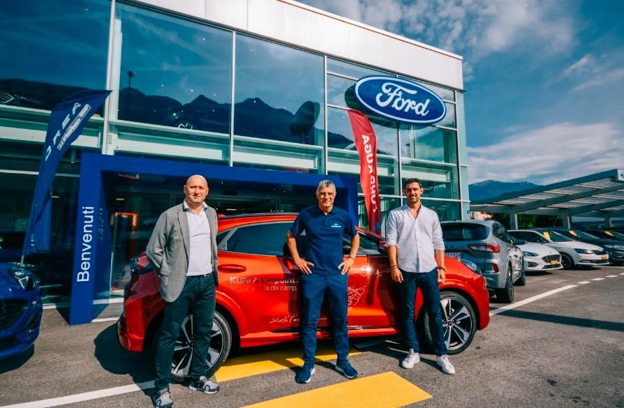 Nella foto, da sx: Bruno Fischetti, Ford Performance Manager Carpoint SA, Kubilay “Kubi” Türkyilmaz, Stefano Nussbaumer, Resp. Marketing Carpoint SA