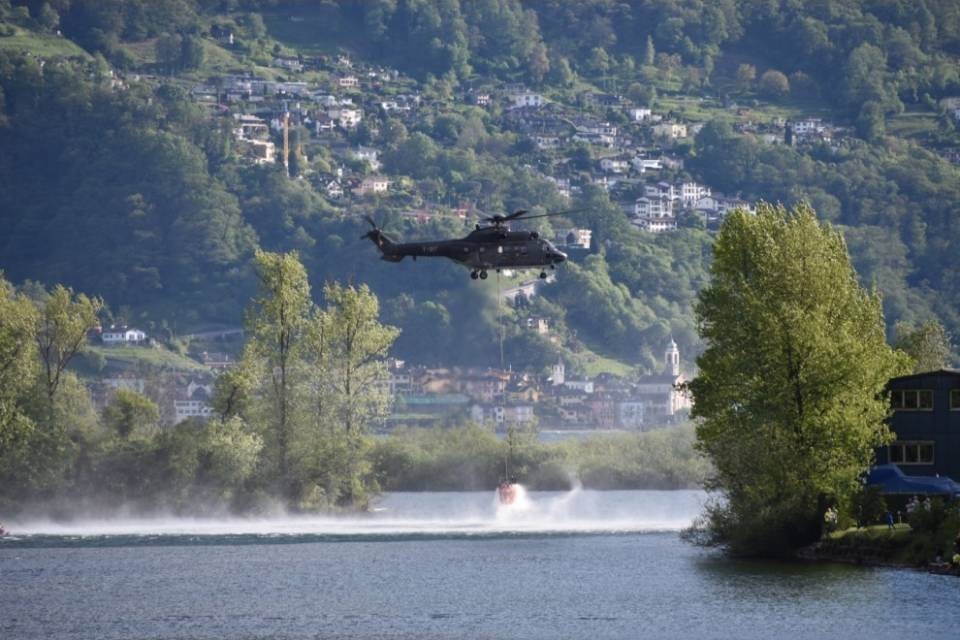 Incendio anche a Gordola, interviene un Superpuma