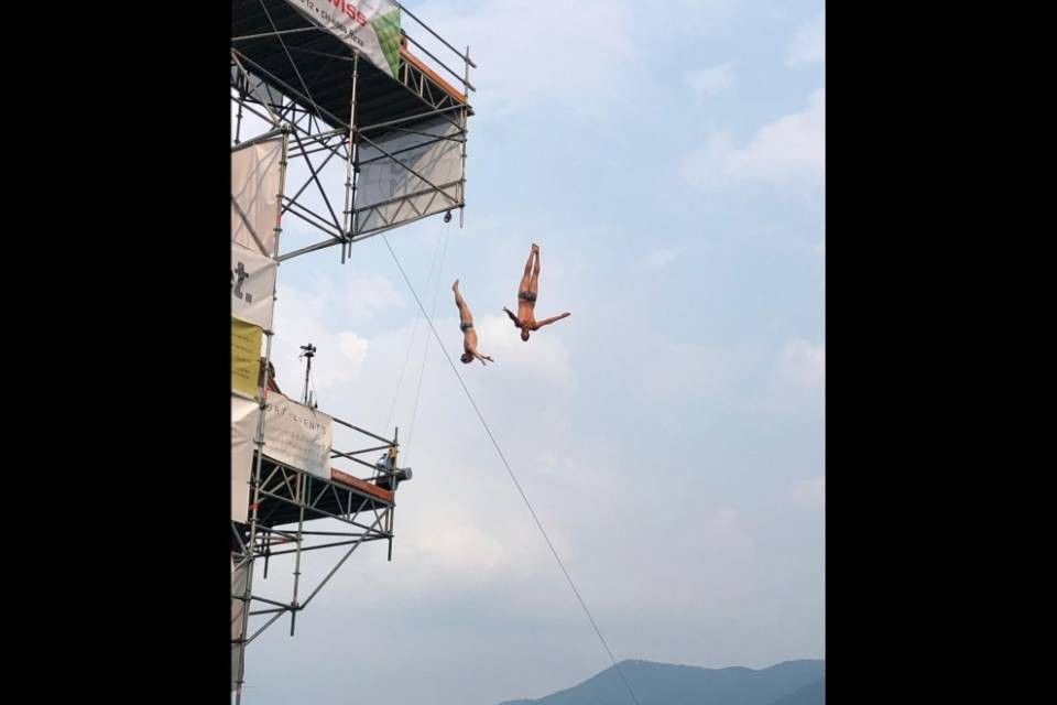 Giornata di sole e acrobazie al Cliff Diving
