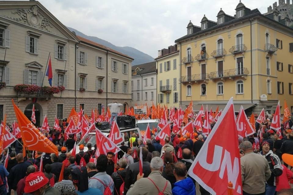 L’edilizia si ferma: in 1500 protestano nella Svizzera romanda