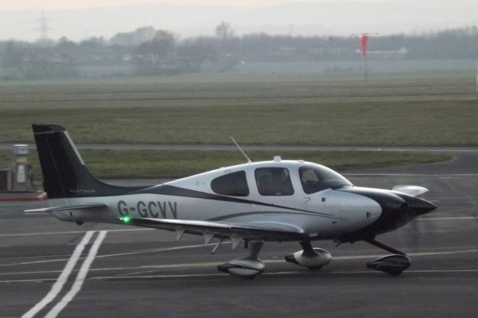 Perse la porta del bagagliaio in volo: "Riparazione inadeguata"