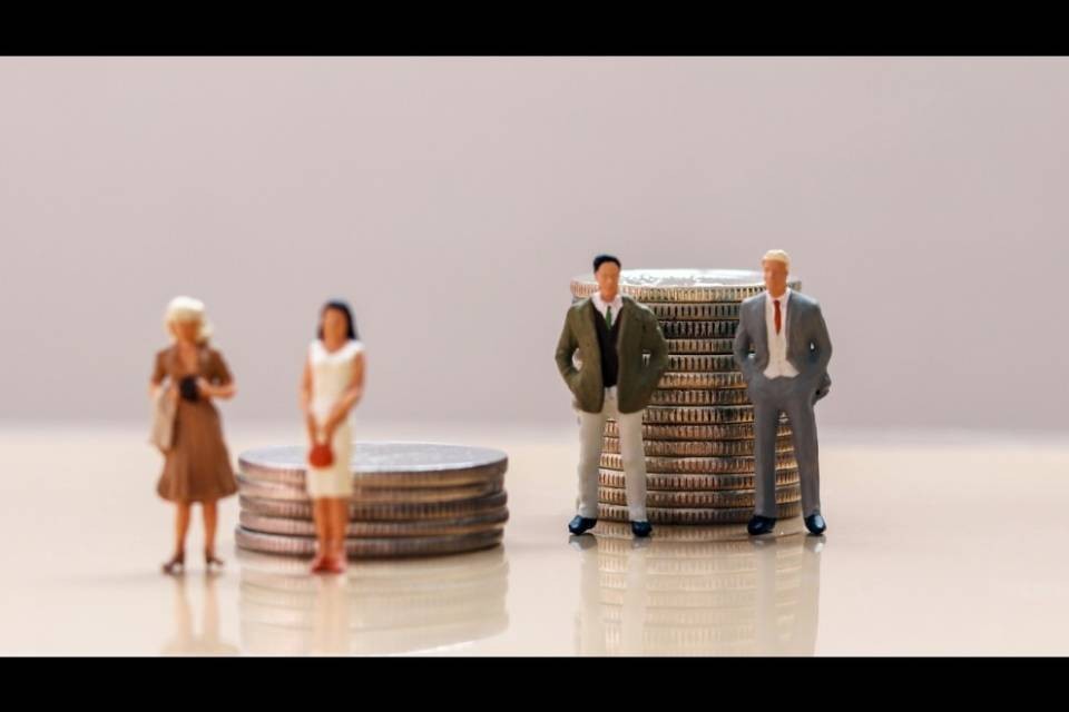 Qualità del lavoro migliora, ma donne restano svantaggiate