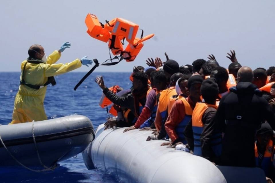 Oltre 30 migranti morti nel Mediterraneo