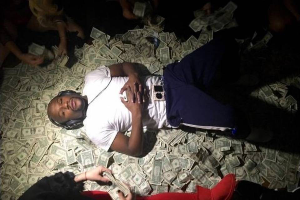 300 milioni non gli bastano, Mayweather Re anche alle slot