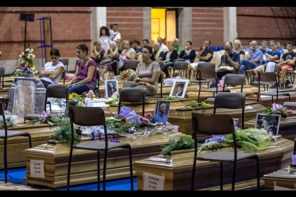 L'ultimo saluto alle vittime del terremoto