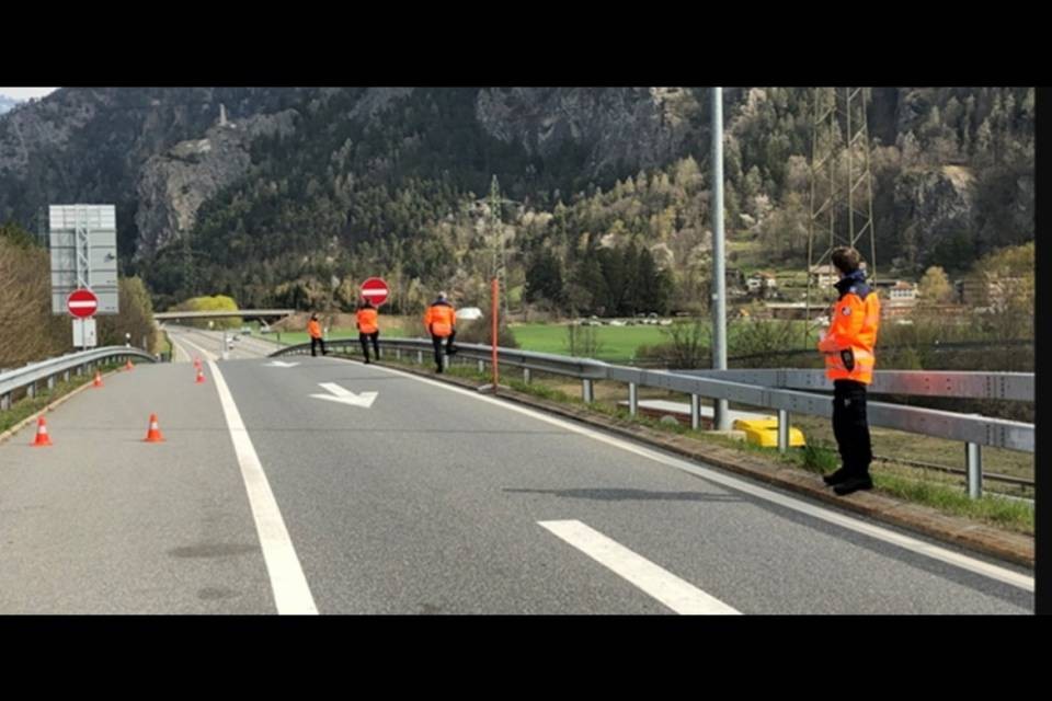 Autolavaggi aperti multati e chiusi dalla polizia grigionese