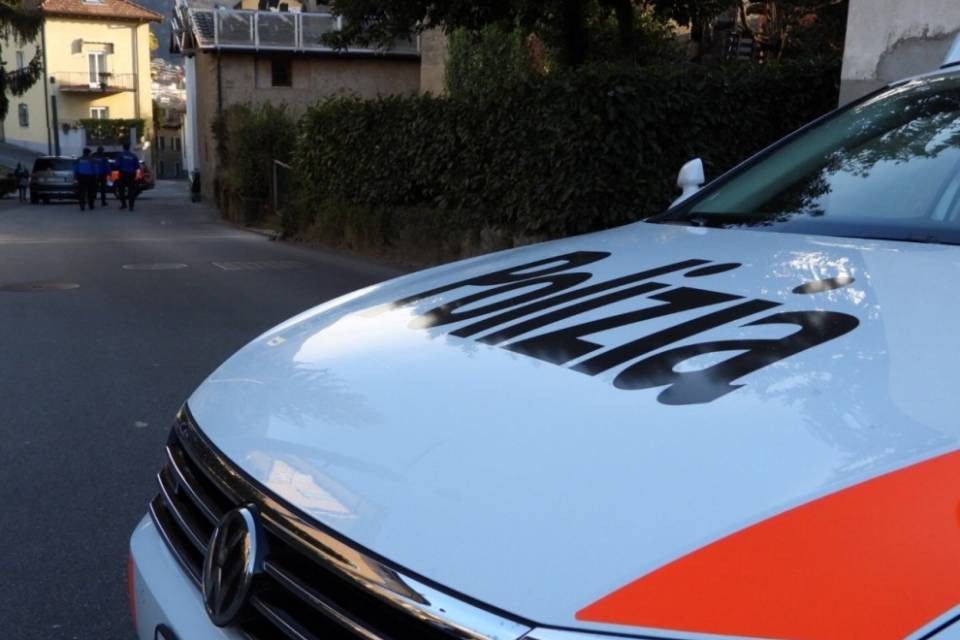 Cade da un tetto sul lavoro: grave operaio italiano