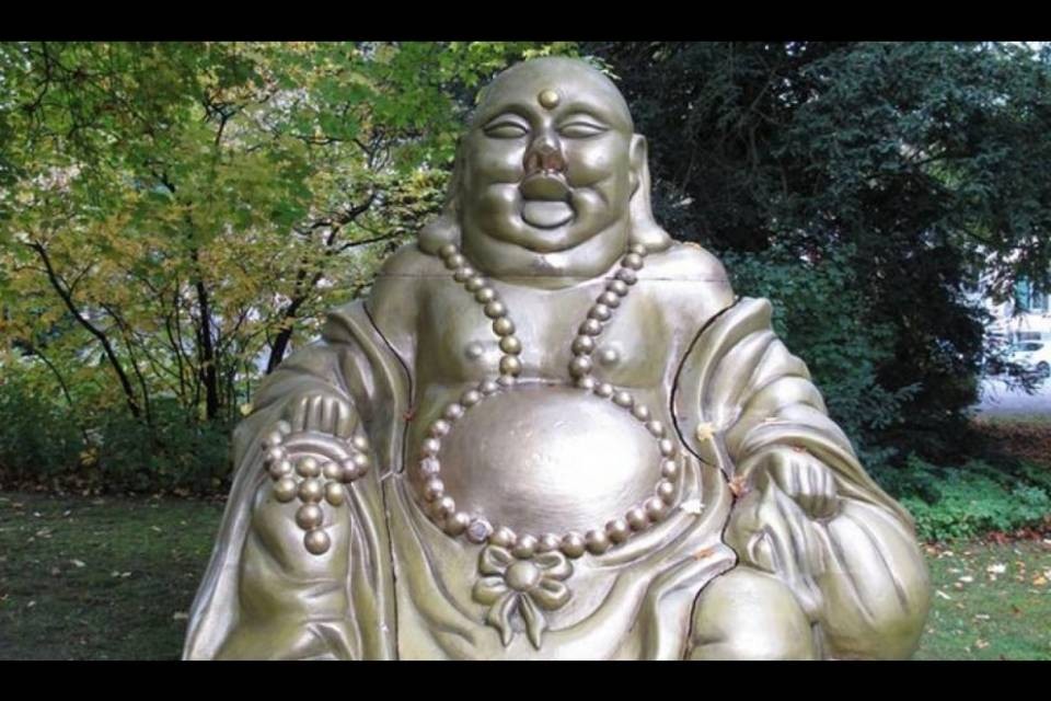 "A chi appartiene questo Buddha?"