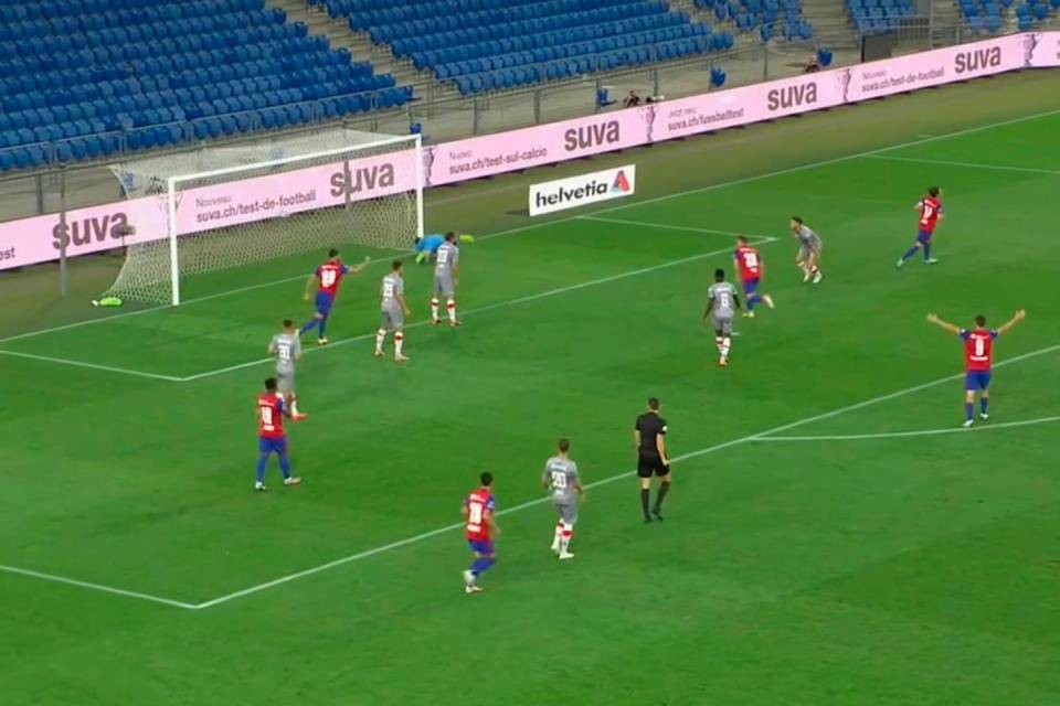 Stocker ha appena battuto Spiegel per l’1-0 dopo appena 1’14’’ di gioco.