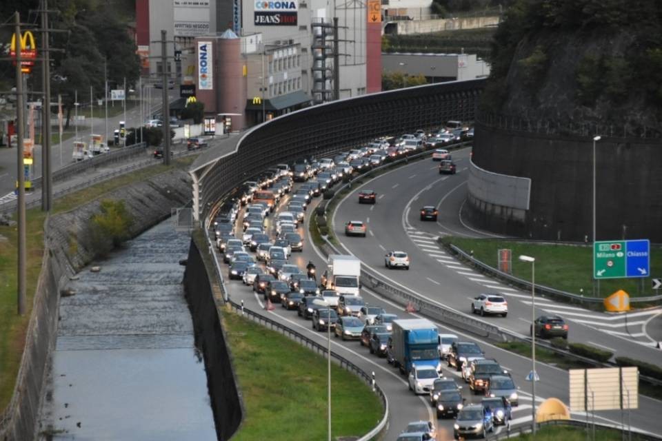 Mattinata da bollino nero sull'A2