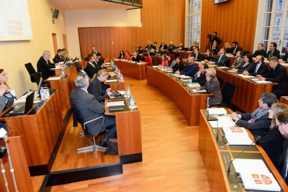 'Alleanza contro natura' a Lugano: "E i noss vecc?"
