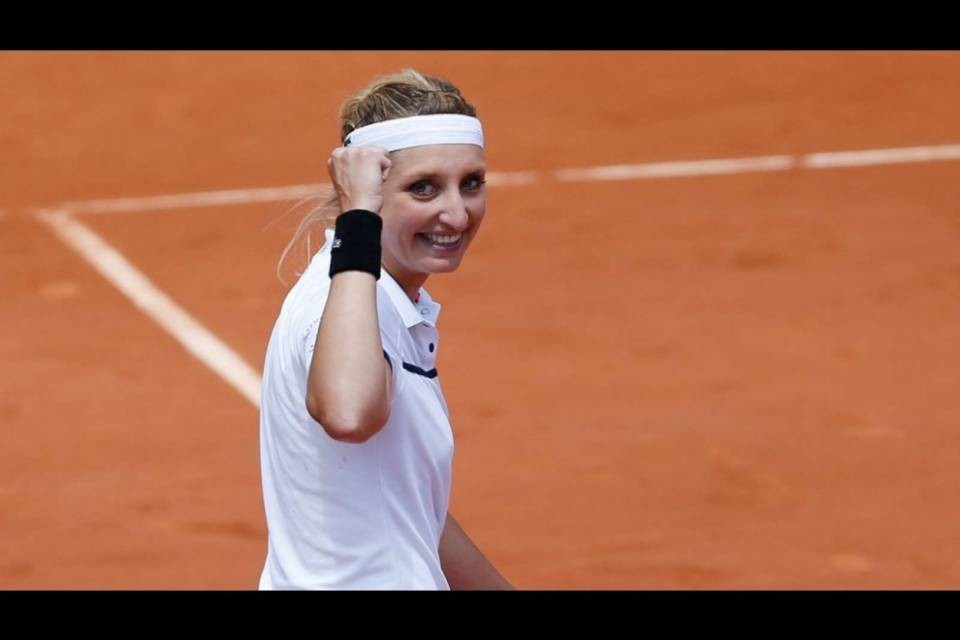 Bacsinszky passa il secondo turno