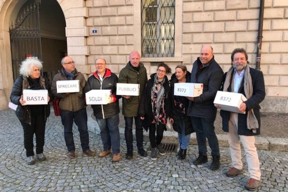 Referendum contro l'aeroporto, raccolte 8'372 firme