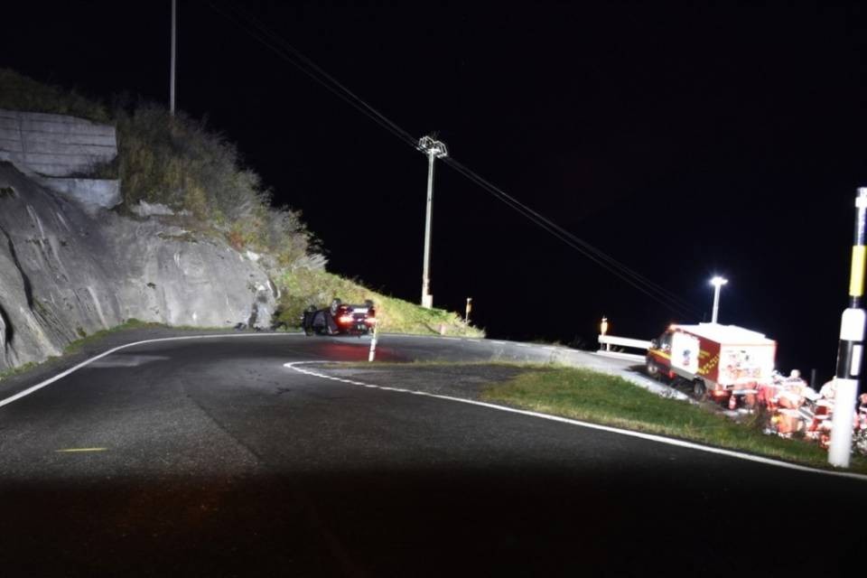 Si ribalta in curva, grave una 81enne