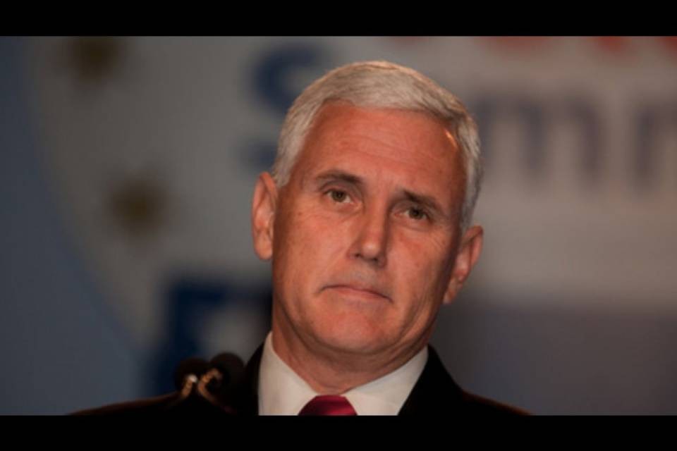 Il vicepresidente Pence tra le due Coree