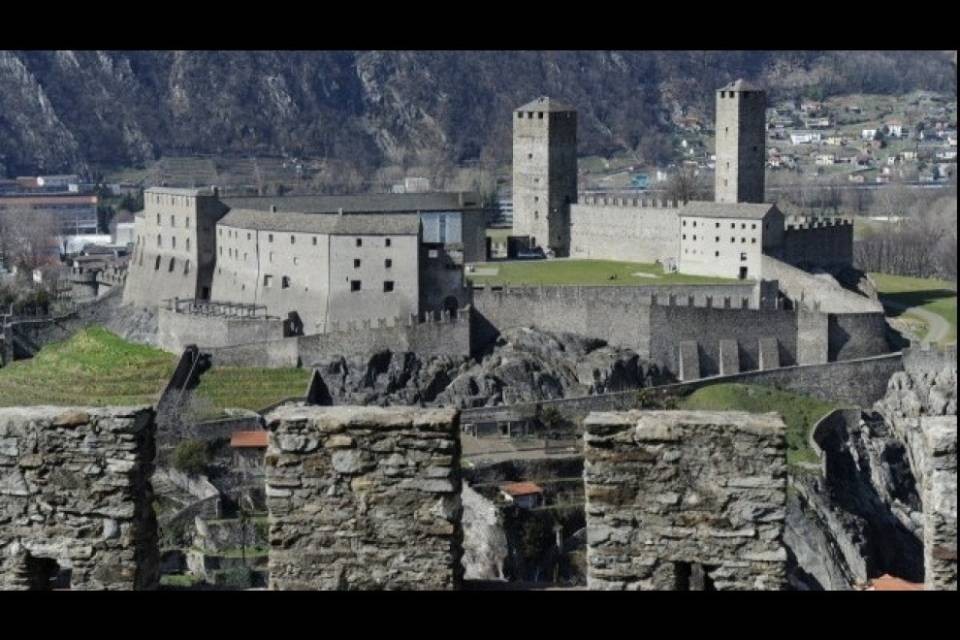 "Castellopoli sprofonda nei sospetti"