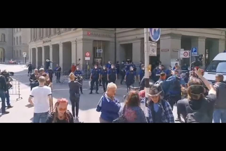 Manifestazioni bloccate in numerose città svizzere