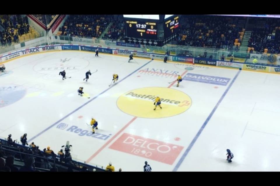 HC Davos: Brutto infortunio per Enzo Corvi