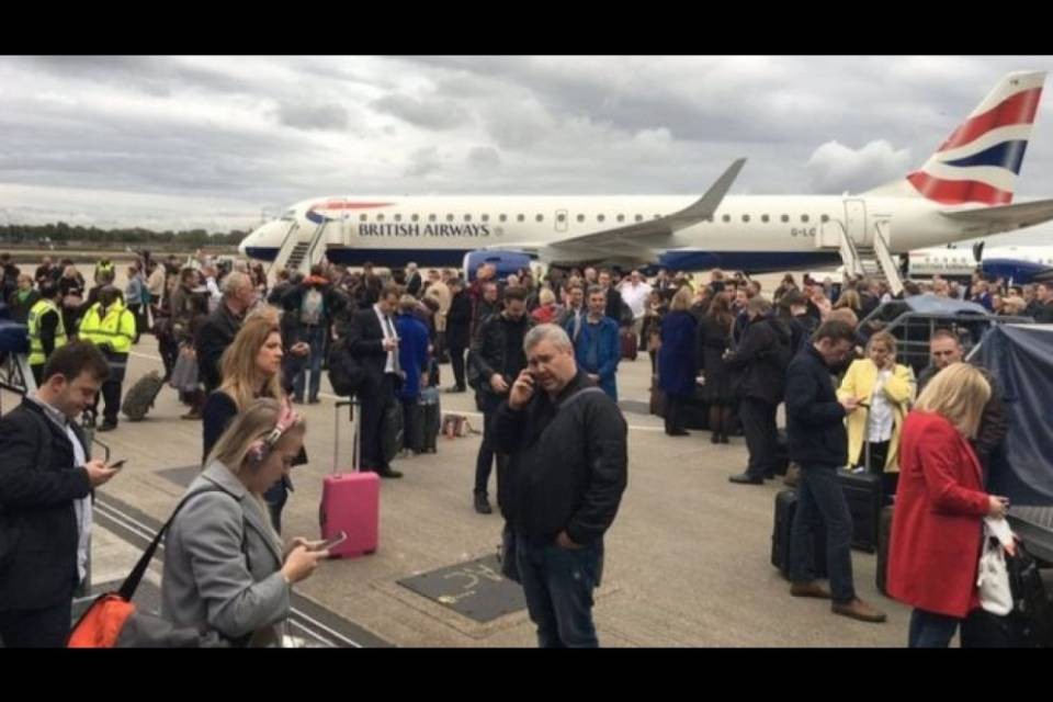 Londra, allarme chimico all'aeroporto della City
