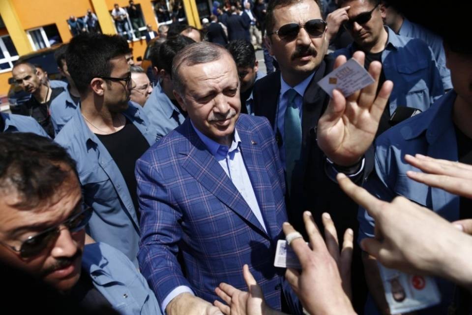 Erdogan vince di misura