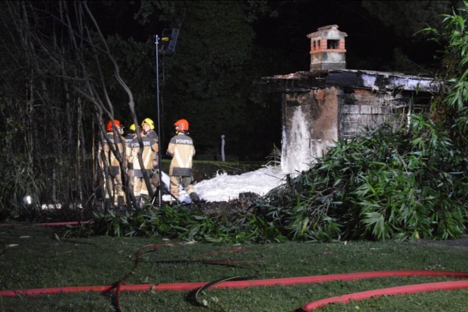 Fiamme in un grottino durante una grigliata a Magliaso