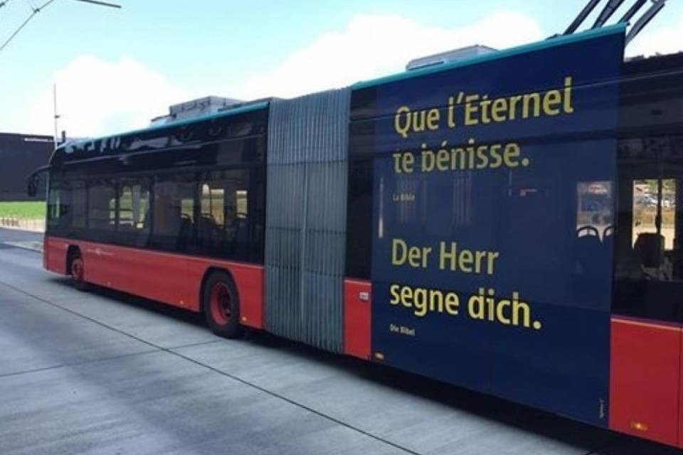 Bus "veicolano" la parola del Signore, è polemica