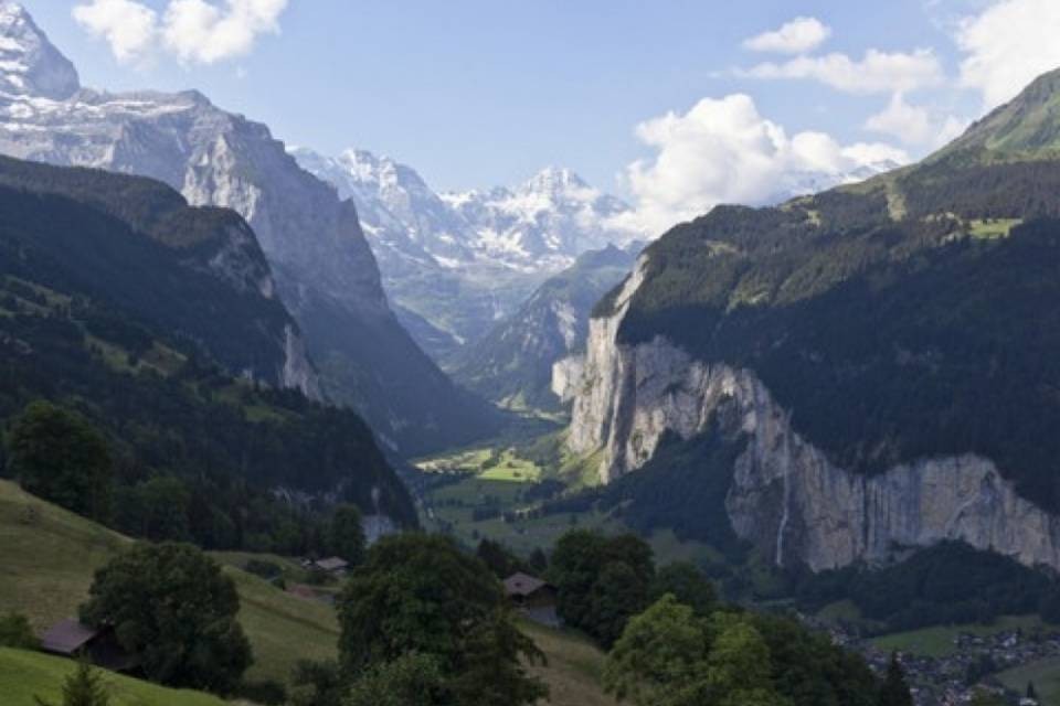 Base jumper muore nell'Oberland bernese