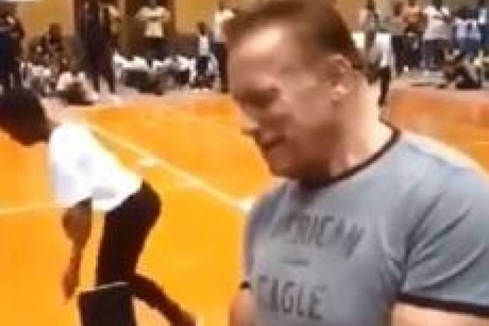 Arnold Schwarzenegger aggredito in Sud Africa