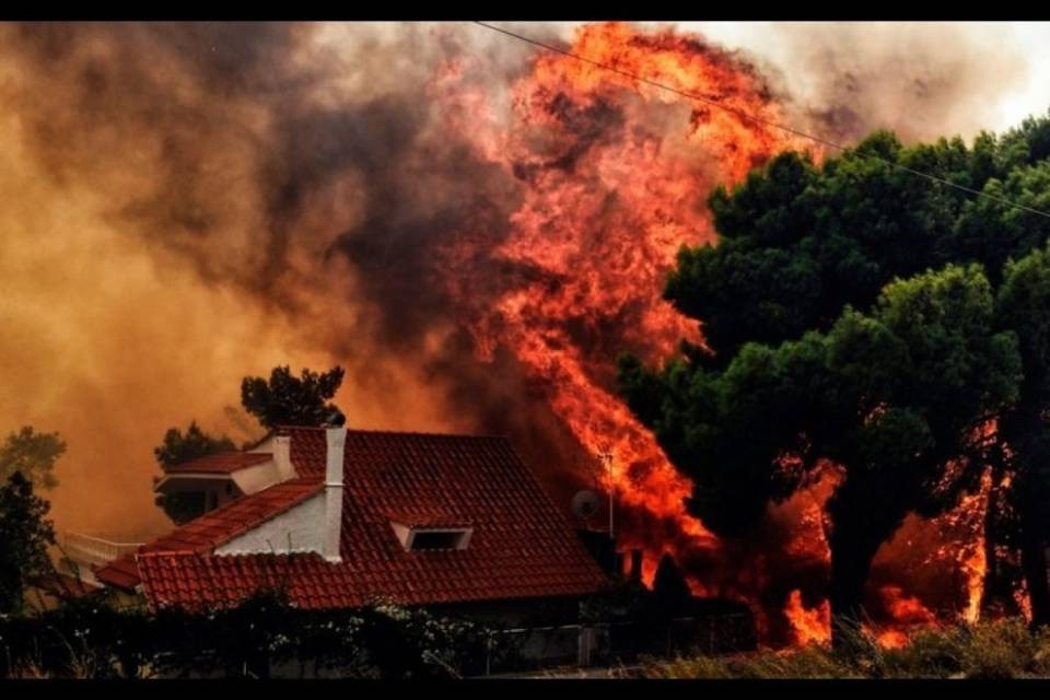 Atene in fiamme: oltre 60 morti e 500 feriti
